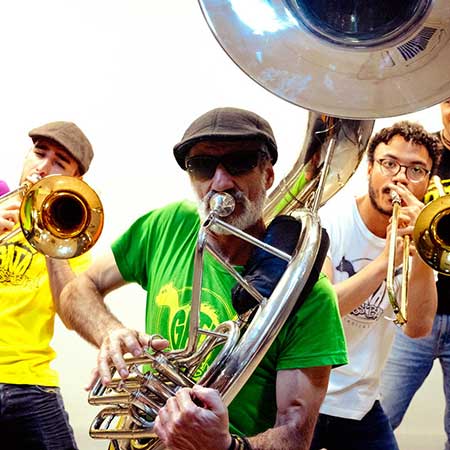 Banner 6 Brass